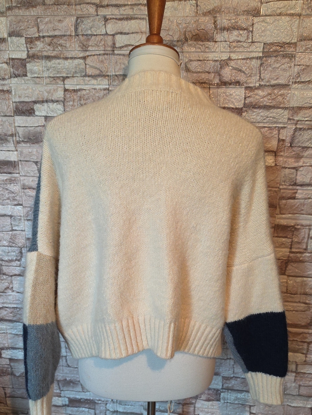 Luna Ivy Cream & Blue Colorblock Floral Knit Cardigan Sweater - Picture 2 of 8